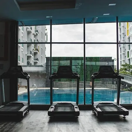 Liberty Grove Near Airport By Staycation Homestay Kuching Exterior photo